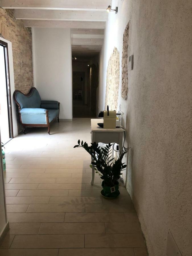 カリアリ Al Corso Bed & Breakfast エクステリア 写真