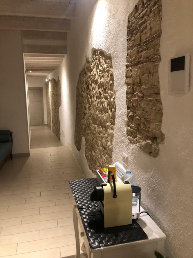 カリアリ Al Corso Bed & Breakfast エクステリア 写真